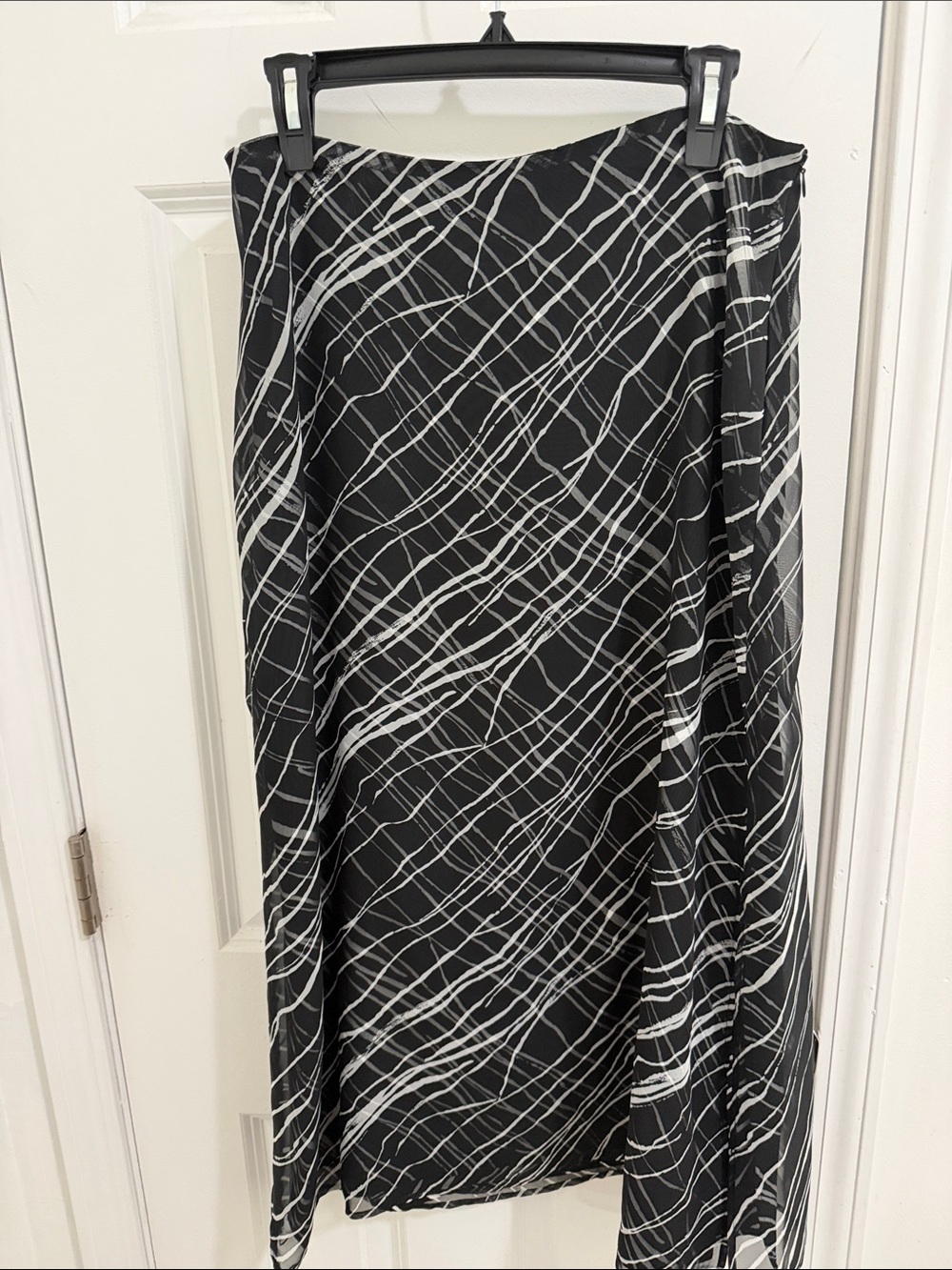 villager Black & White Abstract Print Midi Skirt Size 12
